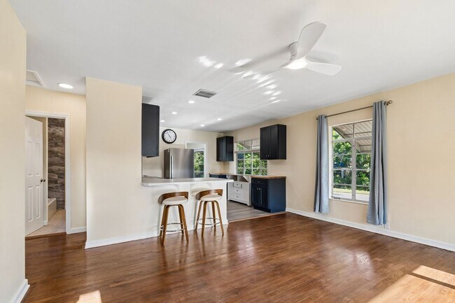 Photo - 1101 27th St N