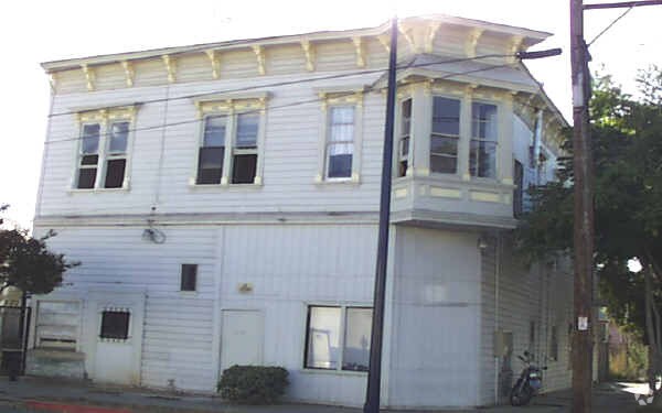 Photo - Isaac Lyon Building