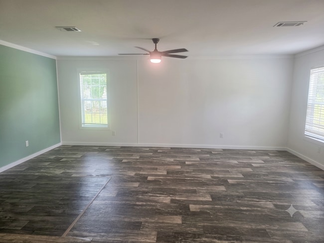 18043 Ferry Ave