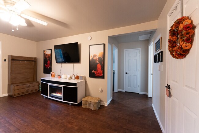 Photo - 1333 Saint Johns Ln Unit 2