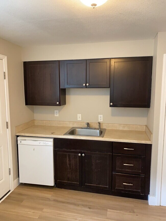 AVAILABLE NOW!

"Charming 2-Bedroom Gem in Denver's Heart with Spacious Layout - 837 Sq Ft of Coz...