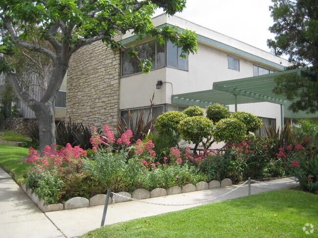 Building Photo - EllinCourt Rental