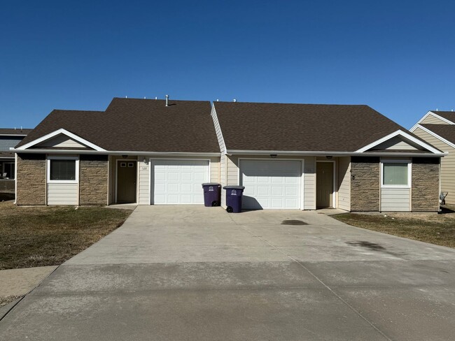 Building Photo - 512 Grainfield St