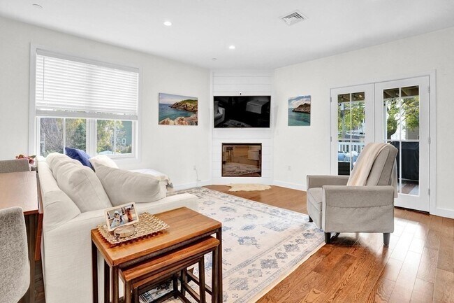 Photo - 214 E Eagle St Unidad 5