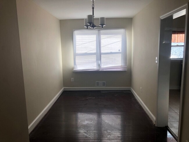 Photo - 2136 Redthorn Rd