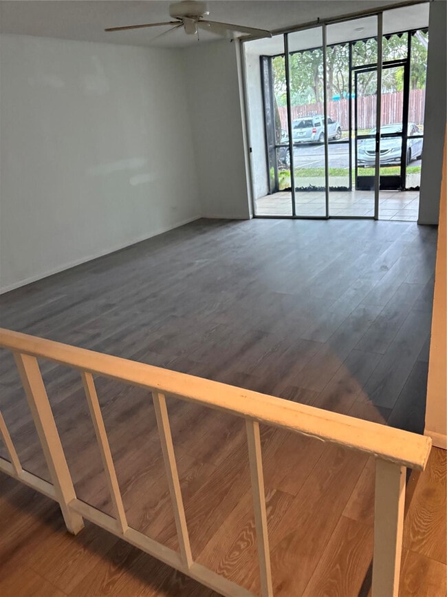 Photo - 3710 Inverrary Dr Unit 1Y