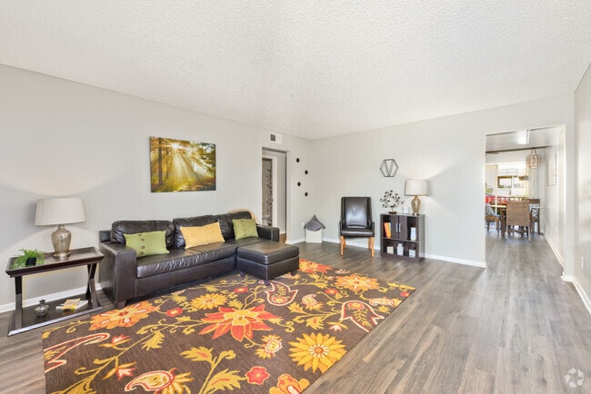 2BR, 2BA - 1060SF - Living Room