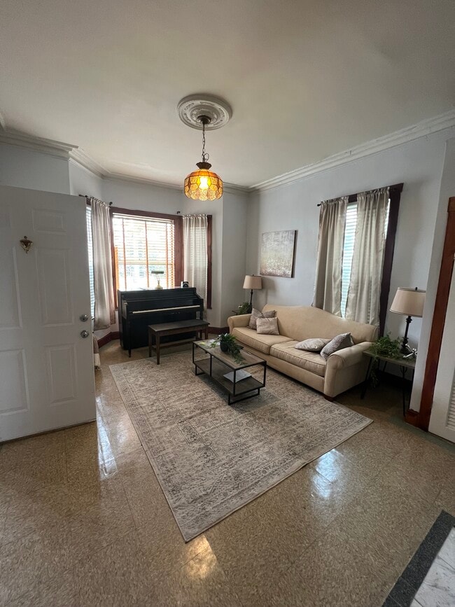 Building Photo - 88 Walnut Ave Unit 1