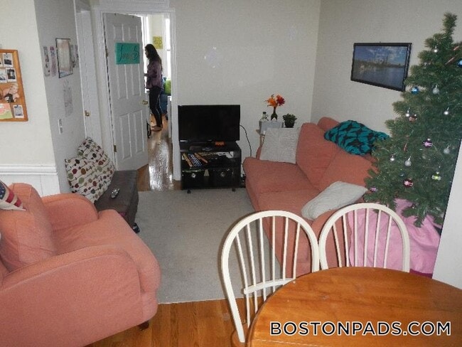 Building Photo - 588 Columbus Ave Unit 3