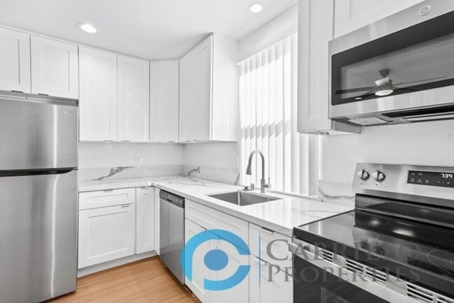 Photo - 4425 52nd St