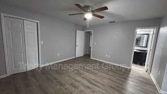 Photo - 12275 Linden Dr