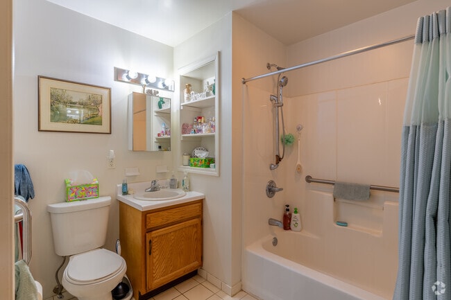 1BR, 1BA - 567SF - Bathroom