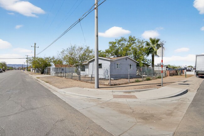 Building Photo - 1410 S 24th Ave Unit 1 Rental