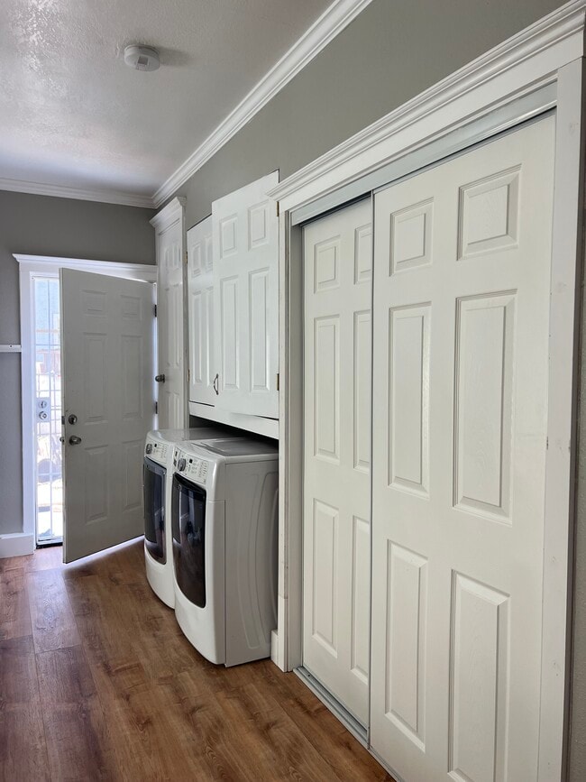 Photo - 3137 Larchmont Ln