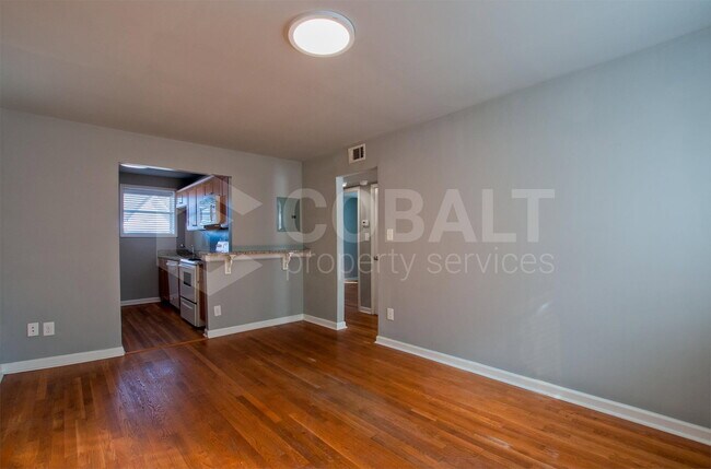 Photo - 271 Glen Iris Dr NE Unidad 4b