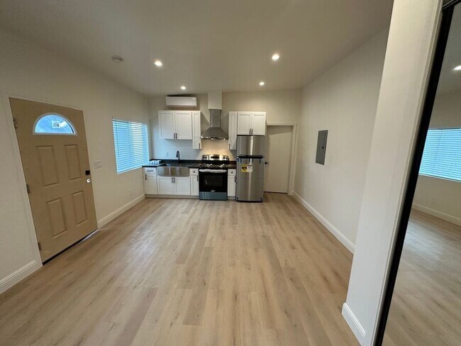 Photo - 6612 Telegraph Ave