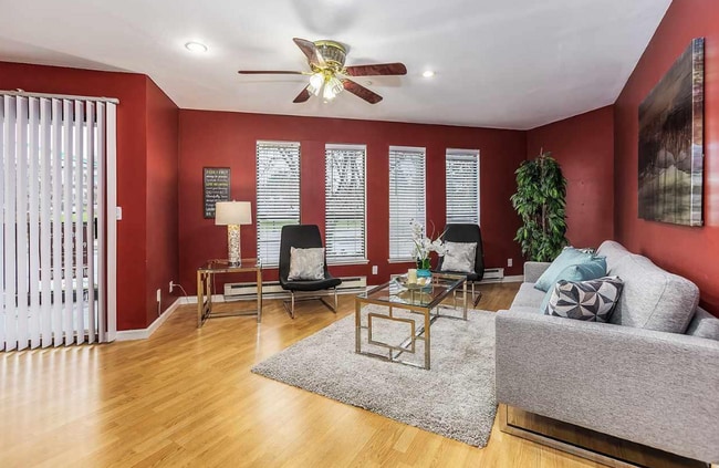 Photo - 1980 Barrymore Common