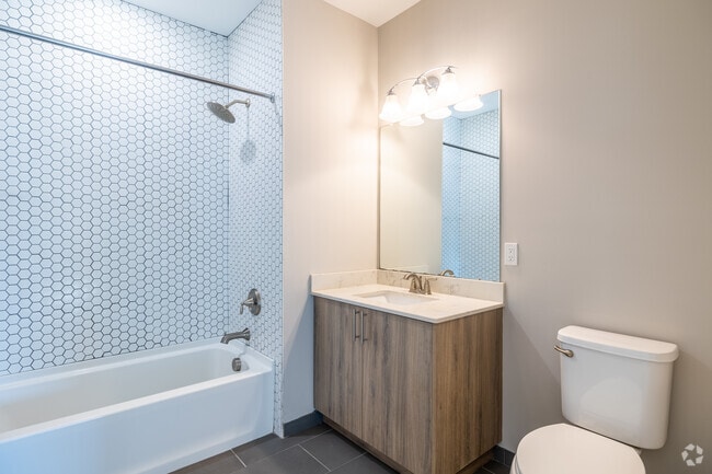 1BR, 1BA - 806SF - Bathroom