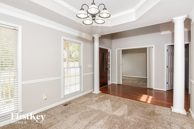 Photo - 981 Brookton Square