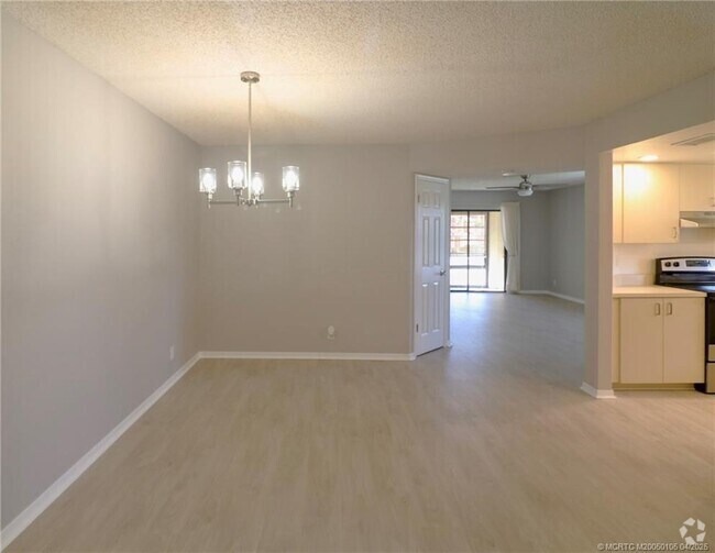 Building Photo - 301 SW South River Dr Unit 203 Rental