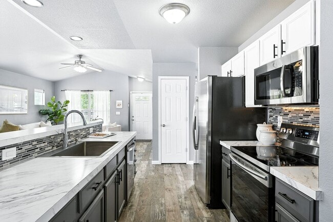 Photo - 3 BED, 2 BATH MODERN HOME!