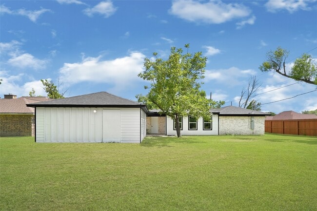 Photo - 7114 Fox Run Dr