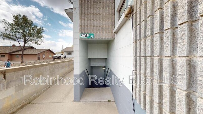 Building Photo - 674 1/2 N. Cedar Street Rental