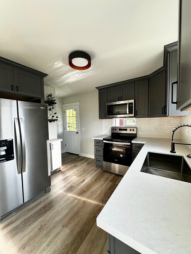 Photo - 9746 Phinney Ave N Unidad 1