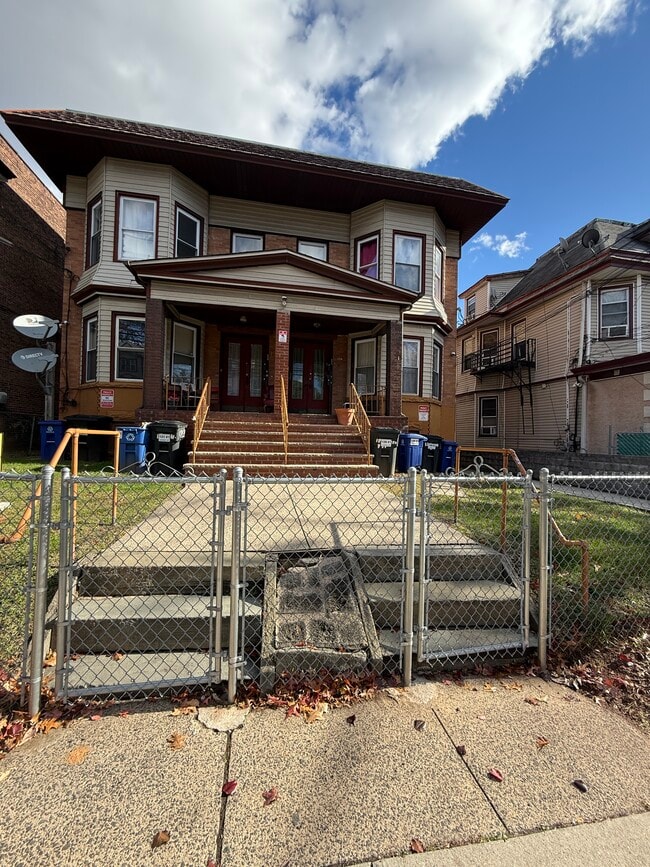 Building Photo - 129-131 Cherry St Unit 131- 1st fl