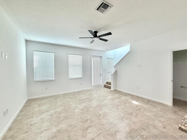 4093 Longwood Lake Sq