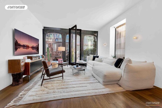 Photo - 325 W Broadway