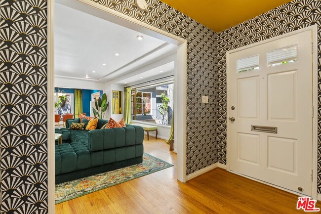 Photo - 2867 Beachwood Dr