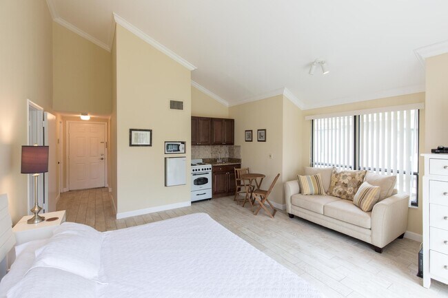 Photo - 11863 Wimbledon Cir Unit 500