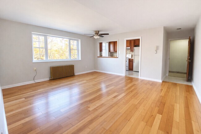 2-Bed/1-Bath Available August 15+