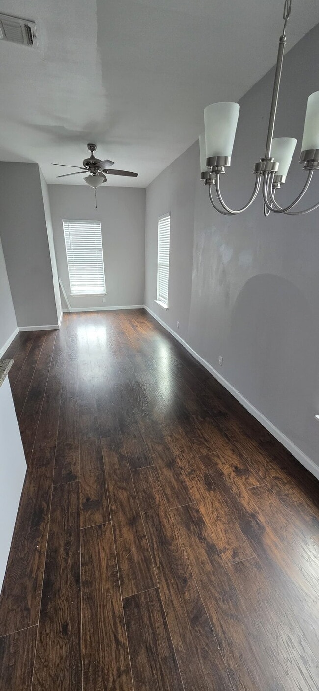Building Photo - 3 bedroom and 2 bathrooms has newly renovated modern home in Southtown Unit 201