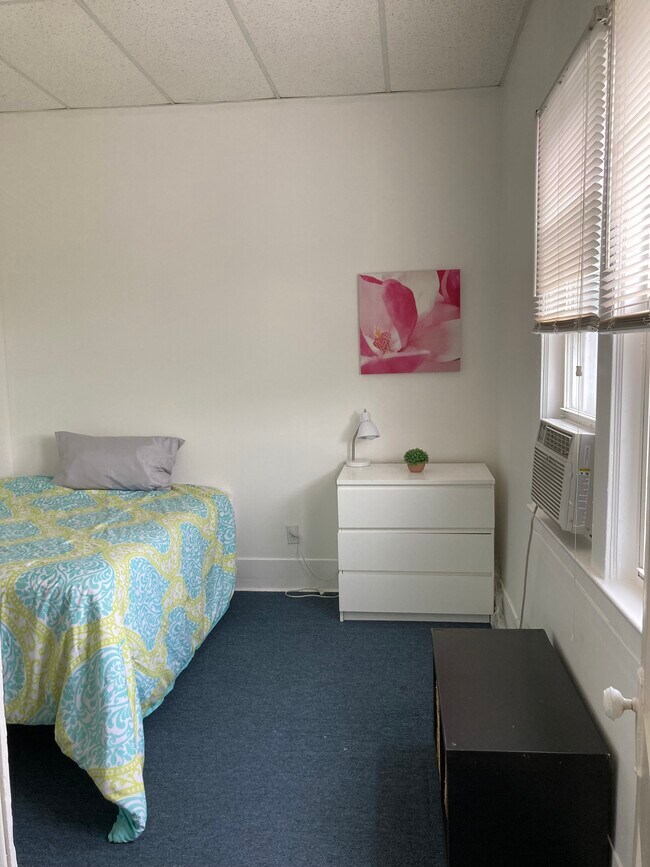 Photo - 2002 Maple Ave Unit 2F