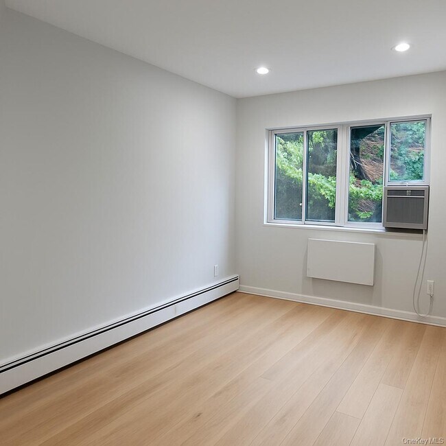 Photo - 987 Halsey St Unit 1