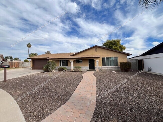 Building Photo - SPACIUS 3 BEDROOM 2 BATHROOM HOME IN GLENDALE FOR RENT