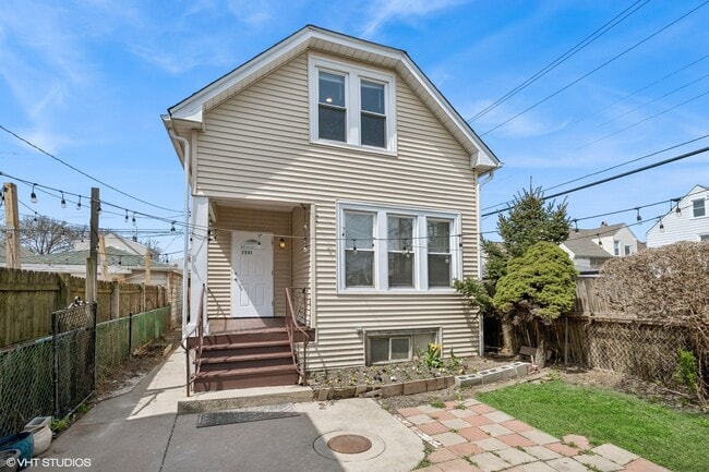 Photo - 2542 N Long Ave House