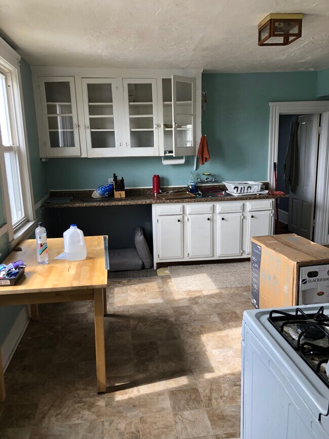 Kitchen - 1908 E 123rd St Unit 9#