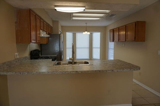 Photo - 3 bedroom 2.5 Bathroom townhome with fence...