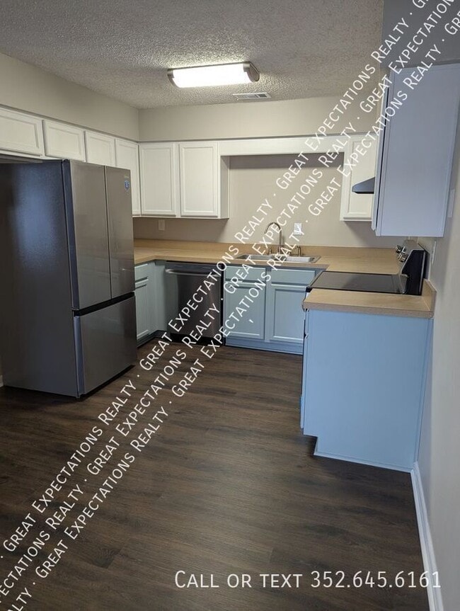 Photo - 147 SE 13th Ave