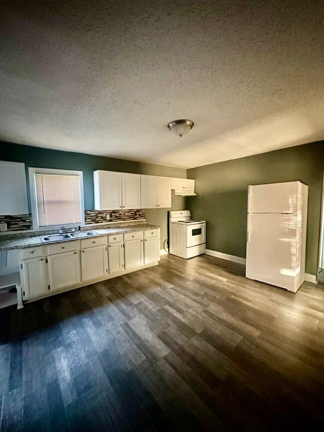Photo - 4 Bedroom 1 Bath Home Rent