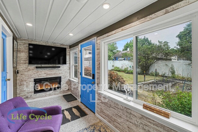2052 Collingwood Ave SW
