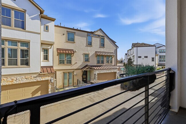 Photo - 821 Algona Ave