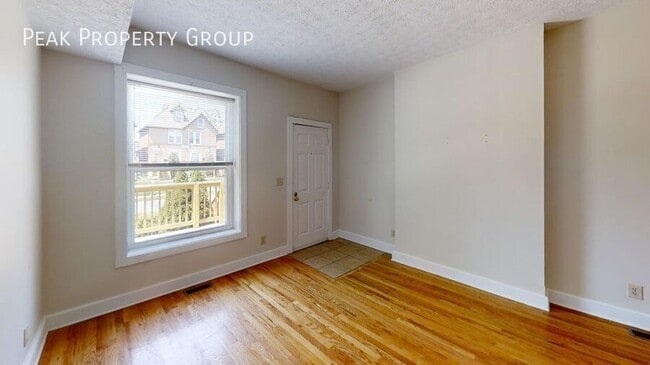 Building Photo - 1372 Indianola Ave