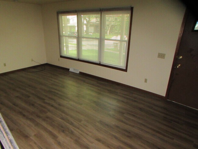 Photo - 4534 Stein Ave