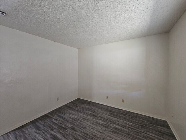 Photo - AVAILABLE NOW! Unit 2106 Wheeler Ave - B