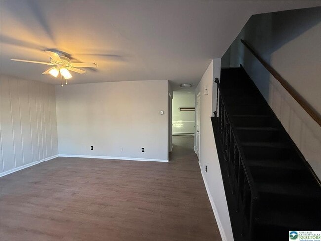 Photo - 320 Lockridge Ln