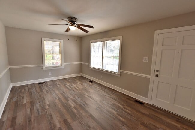 Photo - 708 Cedarbrook Dr